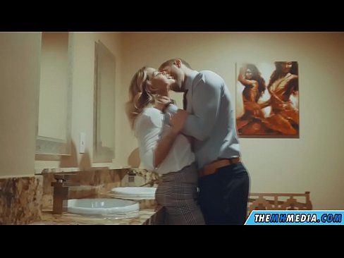 ❤️ Khi một cô gái tóc vàng busty quyến rũ bạn trong một nhà vệ sinh công cộng ️  Porn video  ở% vi.amourpassionfever.ru%